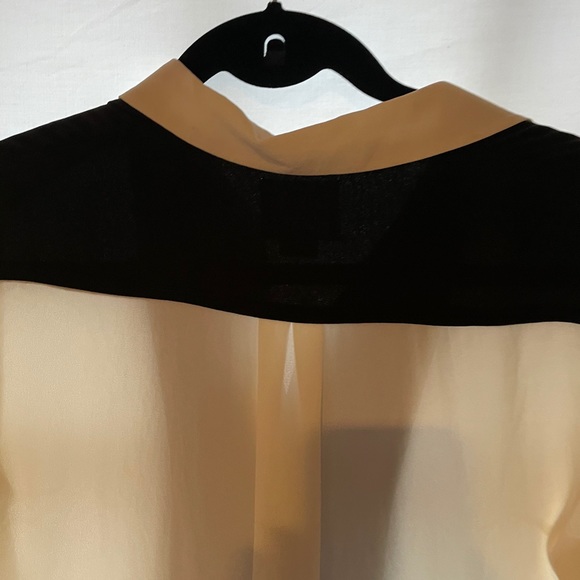 Button up top - Picture 4 of 5